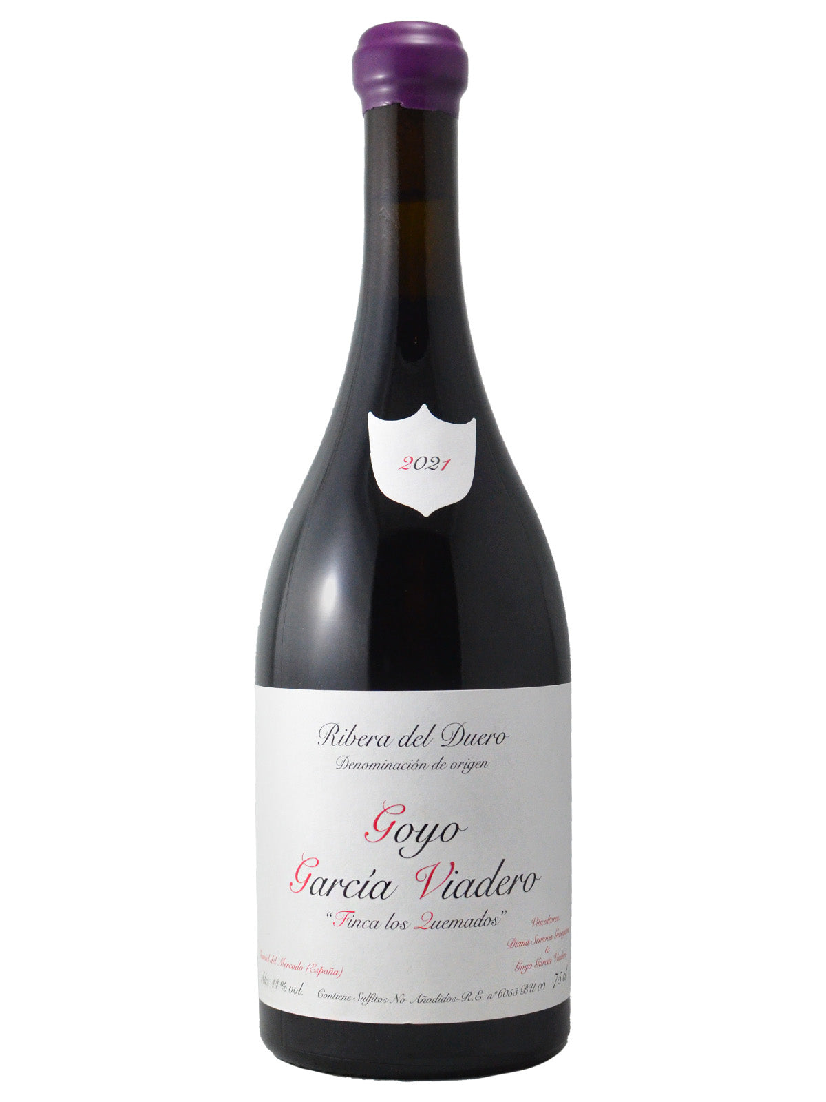 A bottle of 2021 Goyo Garcia Viadero Finca Los Quemados wine with a purple wax cap on a white background. Simple label with script style printed information. Neck 'badge' style sticker with the vintage.