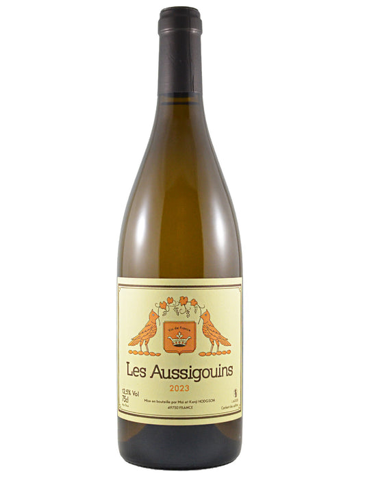 Wine bottle labeled 'Les Aussigouins 2023' on a white background. Has a coat-of-arms flanked by two simply drawn orange birds. Dark grey/gunmental capsule.